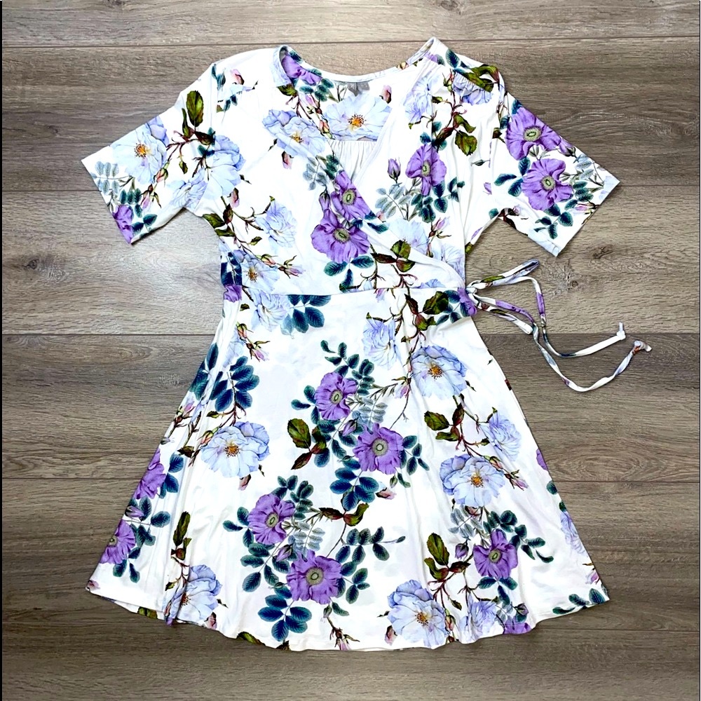 NWOT ASOS Faux Wrap Floral Dress Size 8 White Pruple - Picture 2 of 11
